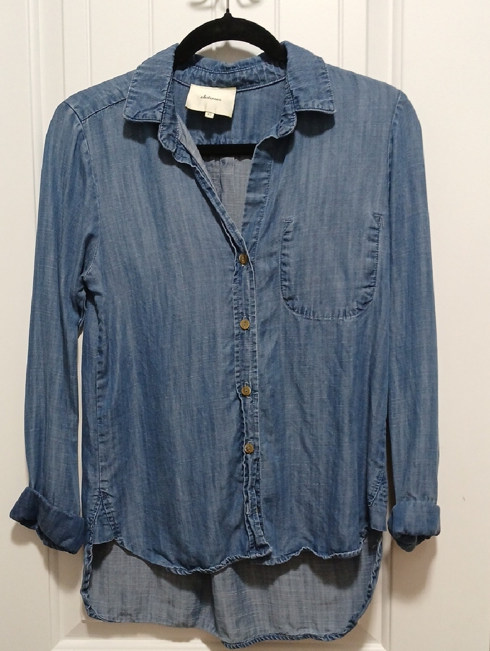 Eleveness Lightweight Chambray Button-Up Shirt - Blue